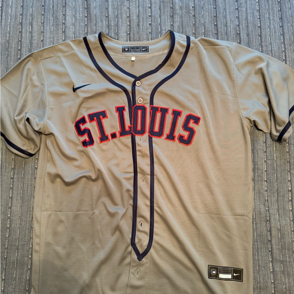 New without tags stitched Nike St. Louis baseball jersey.